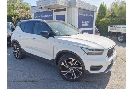 VOLVO - XC40